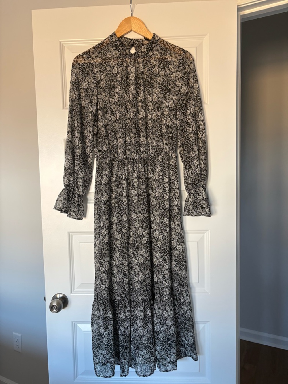 NWT Banana Republic Black and Floral Whimsie Romatic Feminine Maxi Dress Size 4